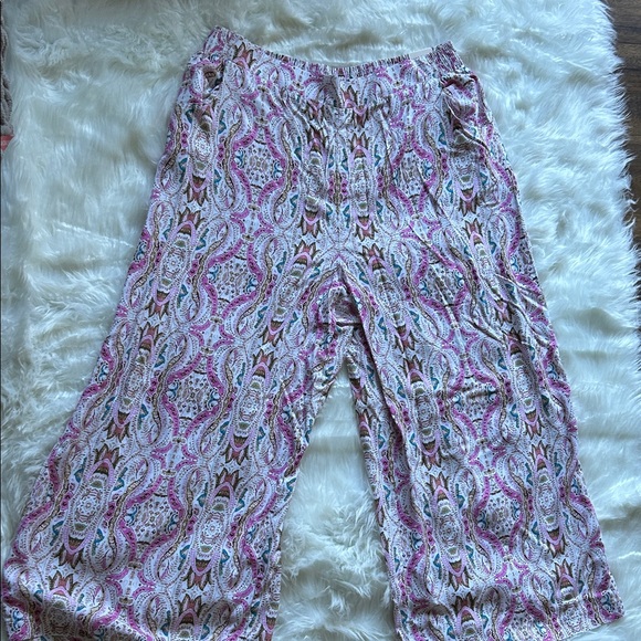 Lane Bryant Pants - Lane Bryant Pink & White Patterned Wide Leg Pants NWT mid rise 20 w/28” inseam